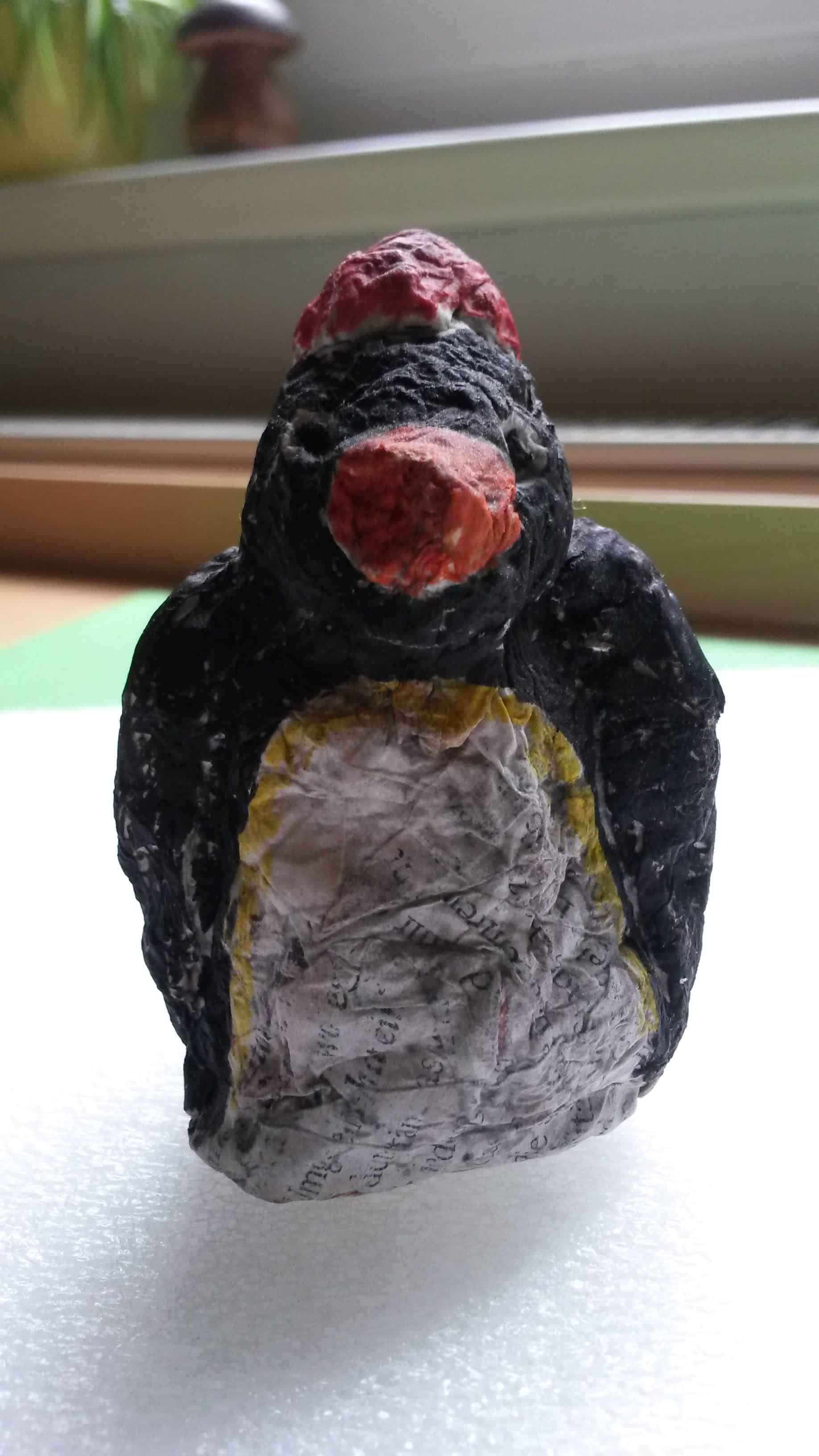 Pinguin aus Pappmachè