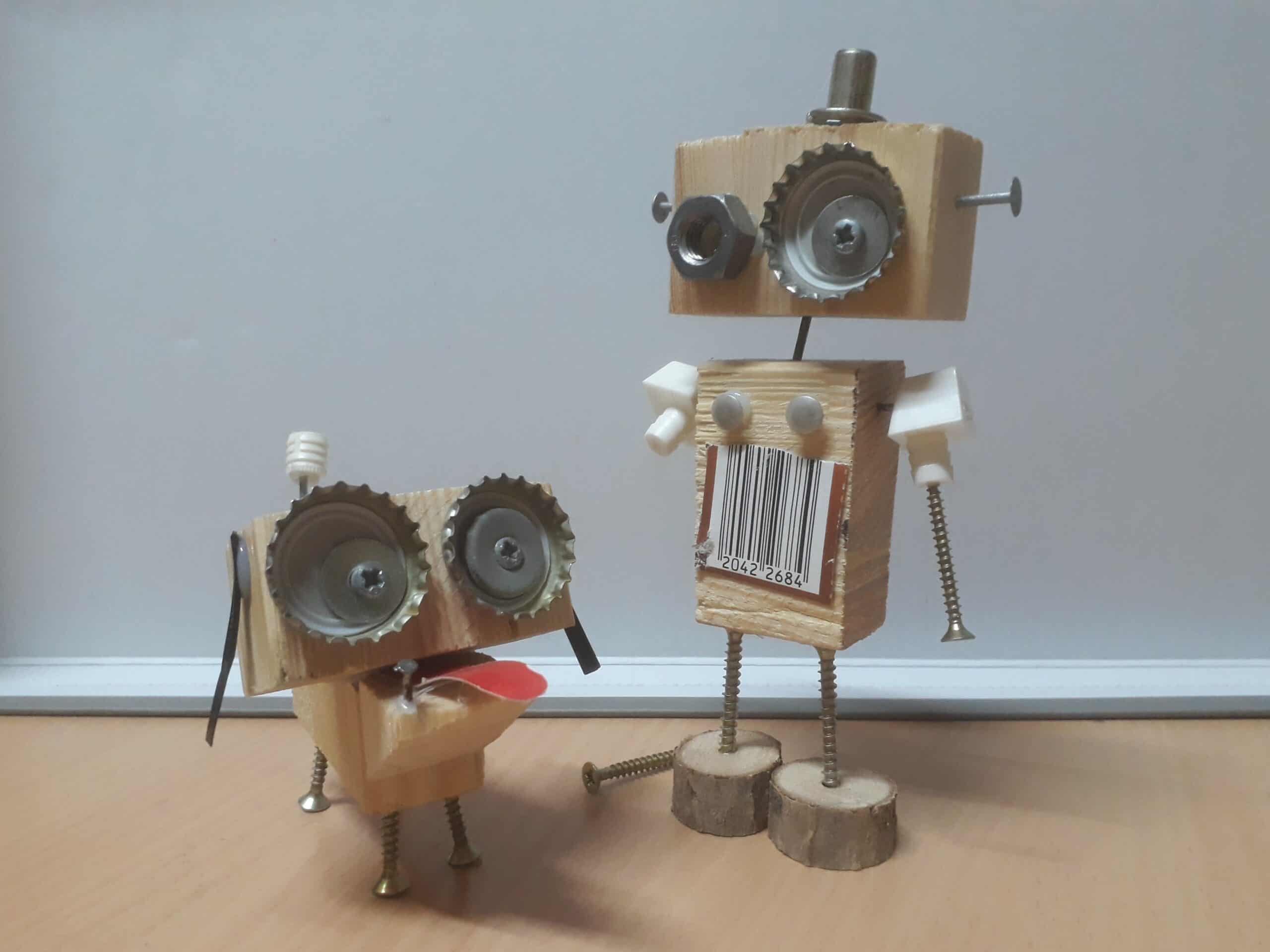 Roboter Mensch und Hund aus Holzreste
