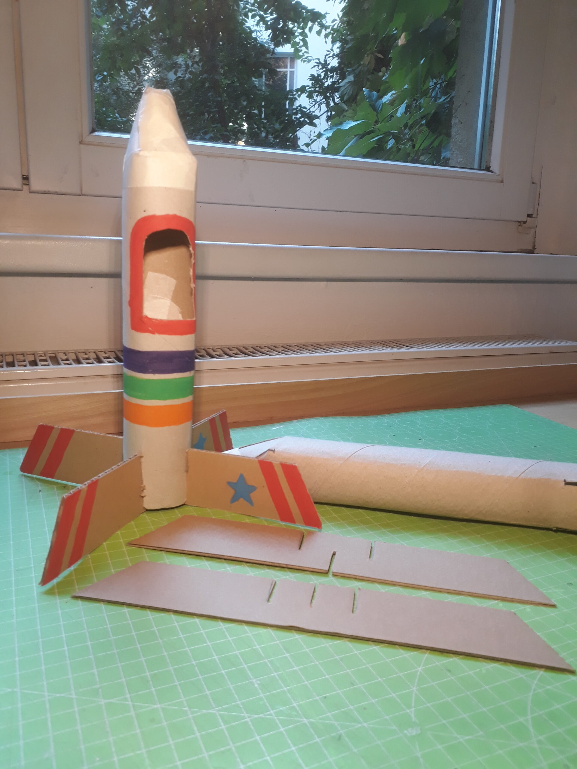 Küchenrolle Rakete