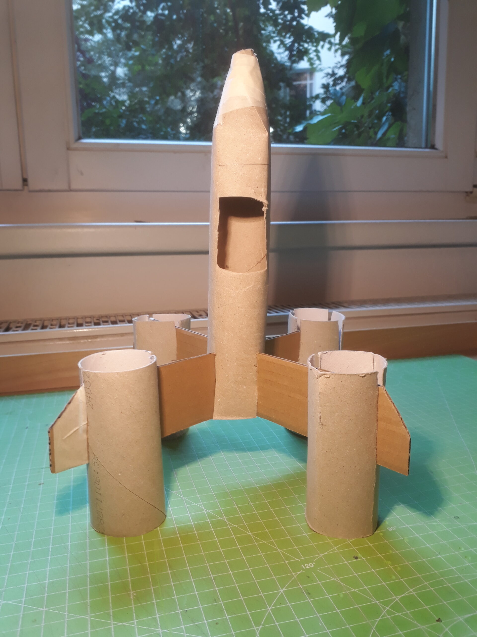 Küchenrolle Rakete