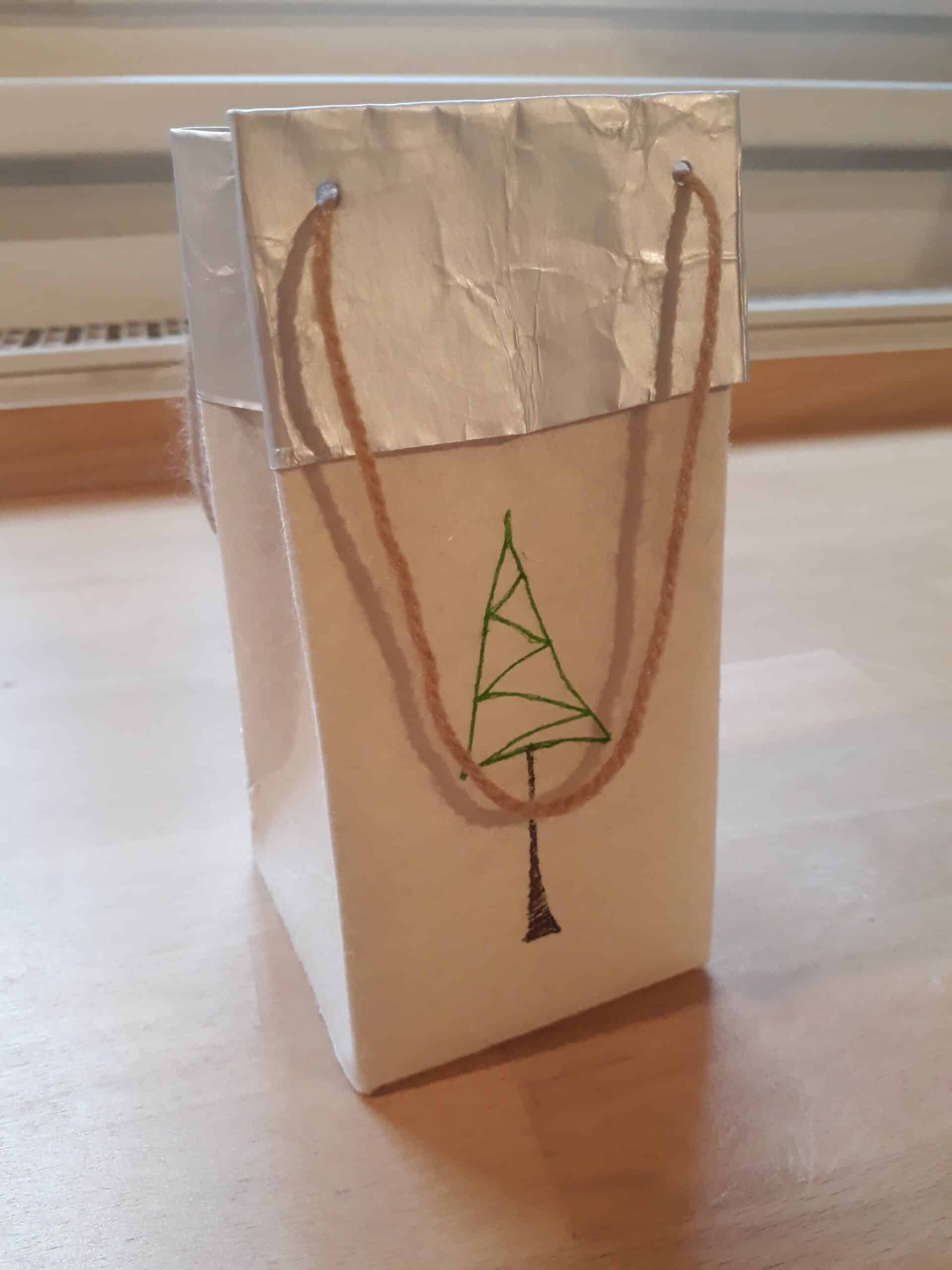 Geschenktüte aus Milchkarton