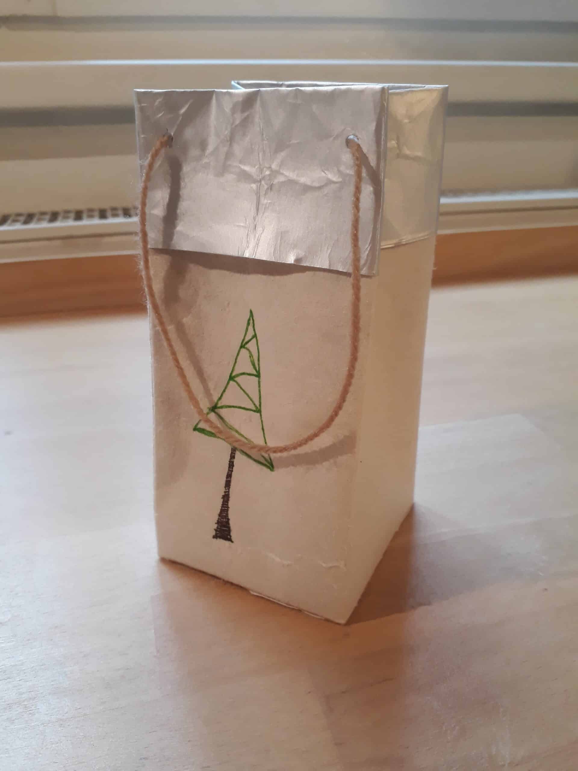 Geschenktüte aus Milchkarton